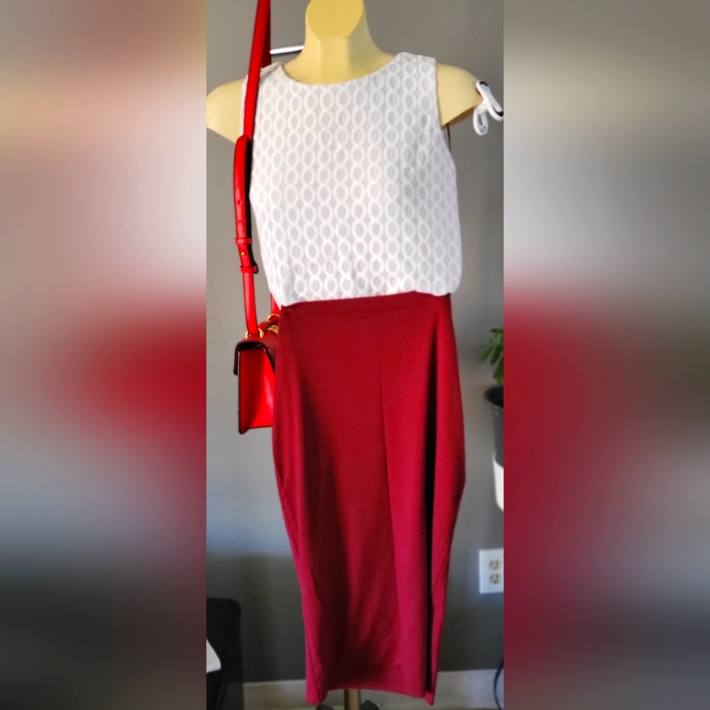 Maroon pencil cut GUESS skirt